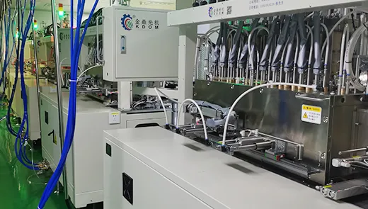 Automatic glass molding machine