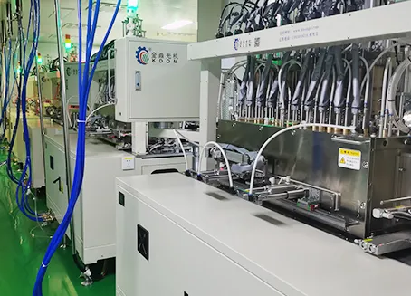 Automatic glass molding machine